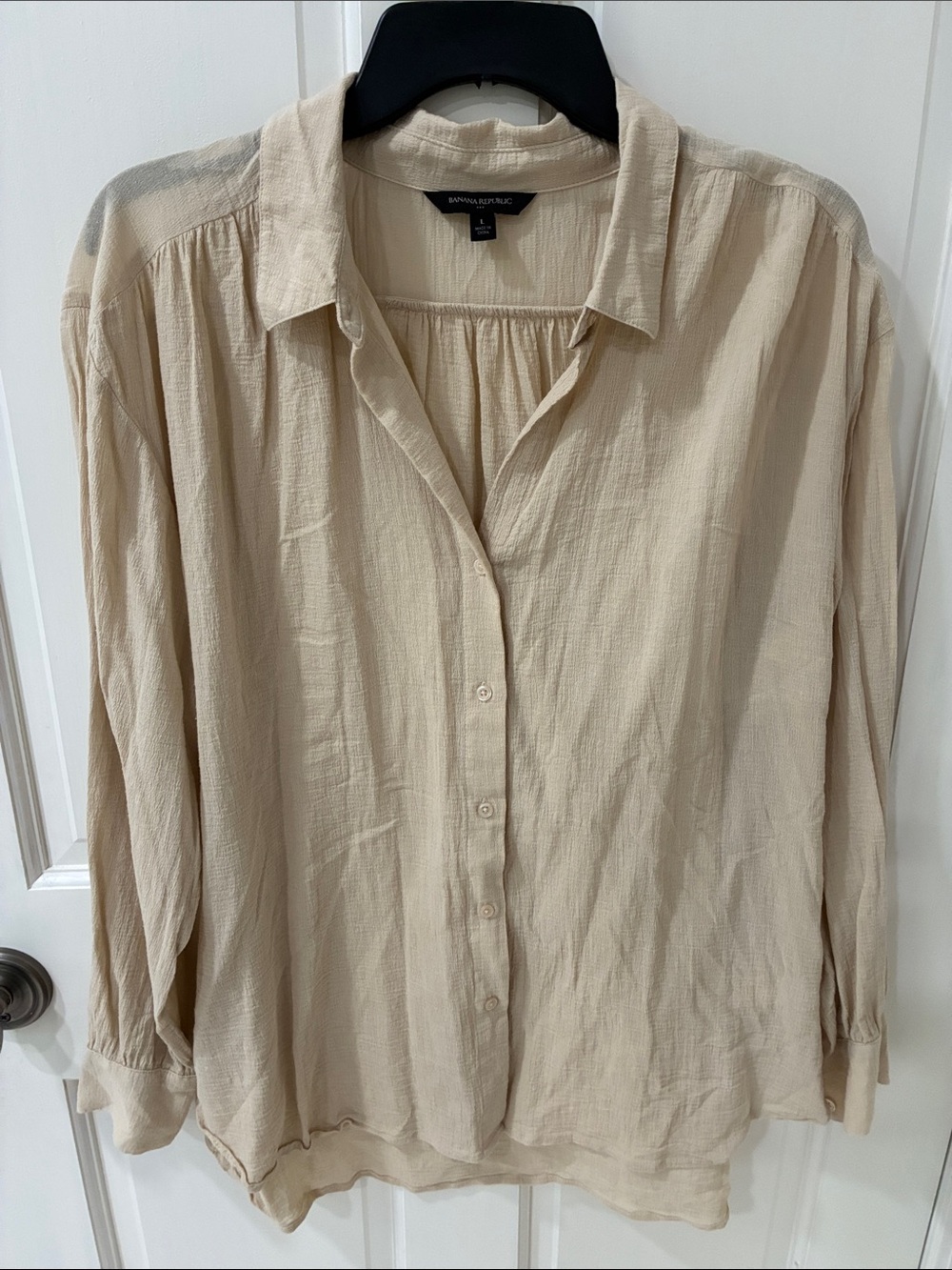 Banana Republic Button Front Blouse in Beige Large Like New